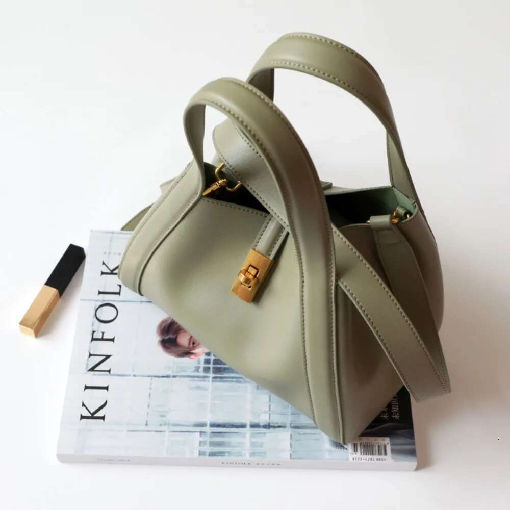 Designer Bag Solid Large Capacity Exposure Office Elegant Purses Dermis Simple Literary Bow Women Totes Minority Advanced Shoulder Bag Female