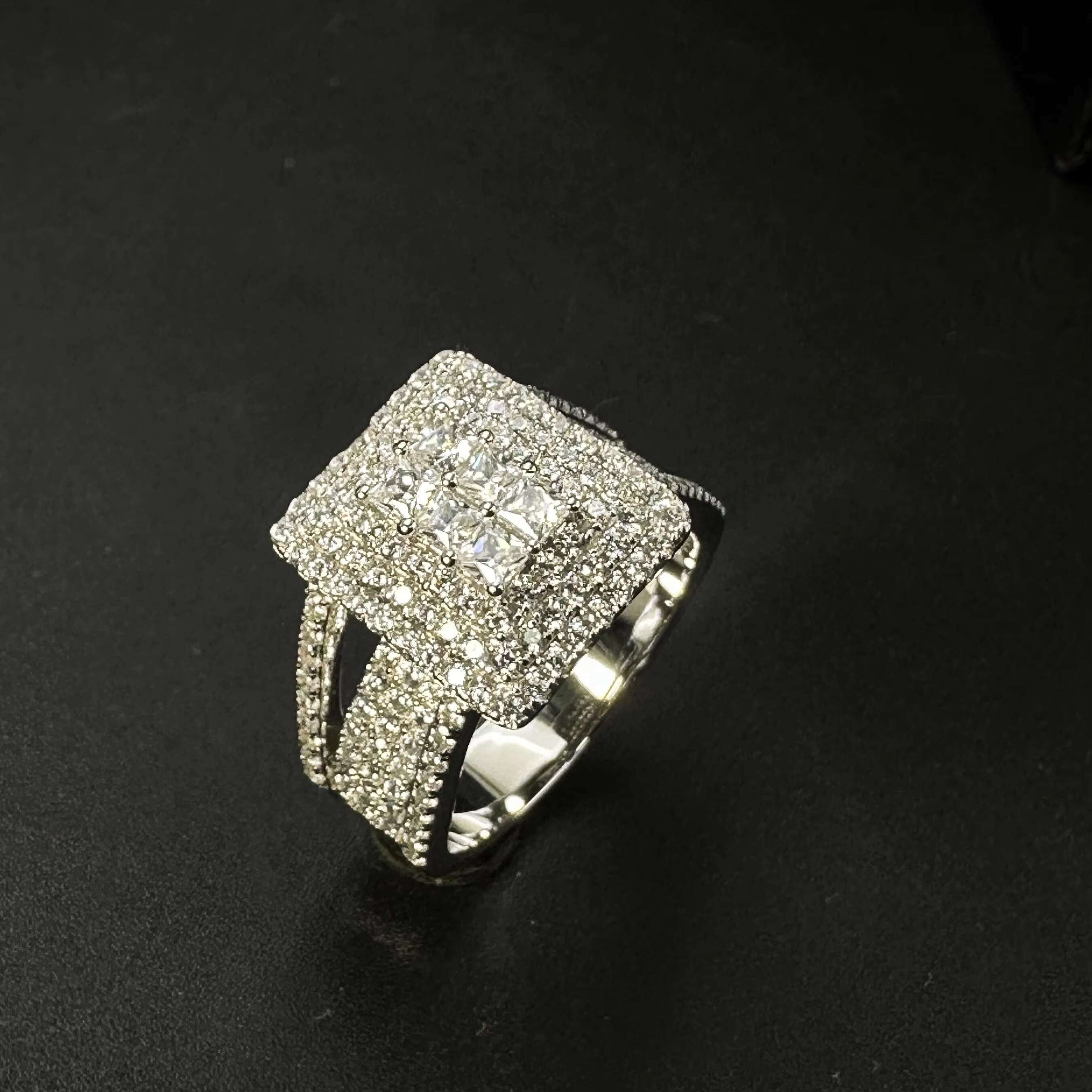 Hot Selling Engagement Women Ring 925 Sterling Silver Cubic Moissaniteia Custom Moissanite Diamond Iced Out Couple Ring Set Jewelry