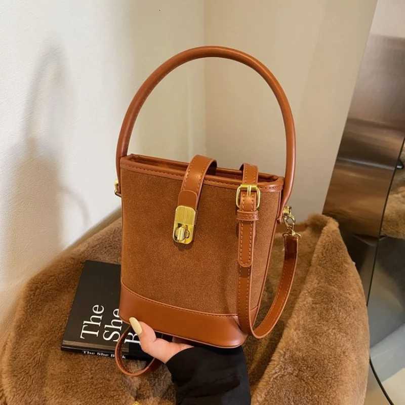 Stylish Vintage Crossbody Handbag For Women With Leather Finish And Large Capacity For Business CommuterW251112