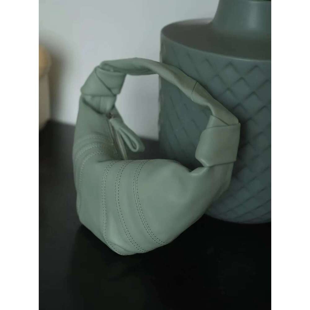 Niche Design Casual Cool Sheepskin Croissant Shoulder Hand Bag