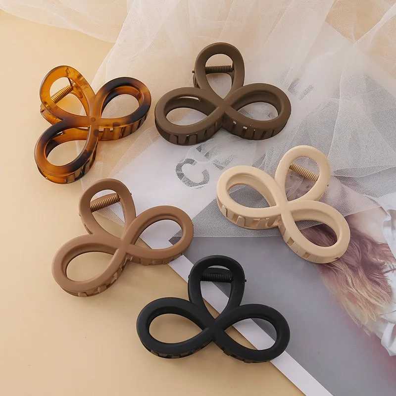 Retro frosted clover womens hair clip elegant shark clip fashionable girl hair clip claw big clip ponytail hair clip crab headband Y2504012