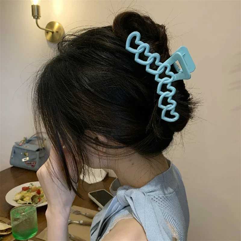 2024 New Y2k Dopamine Girl Fashion Pink Hollow Geometry Star shaped Heart Hairpin Female Hairpin Cross Headband Shark Clip Y2504012