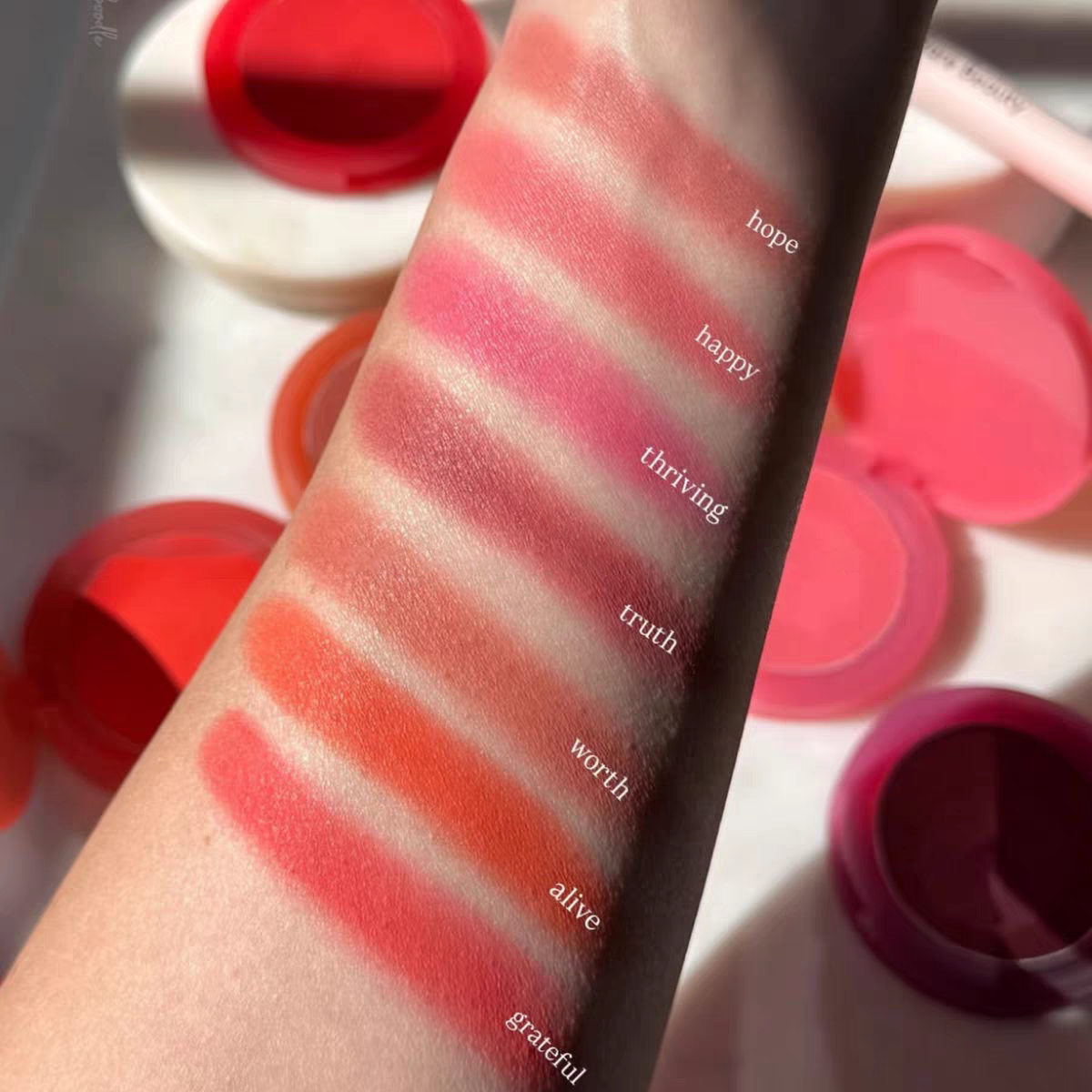 Rare Beauty Powder Blusher 2025 New Soft Pinch Air Cushion Fluffy Matte Mashed Potato Powder Blusher Cream 6.4g Matt Holds Makeup Naturally