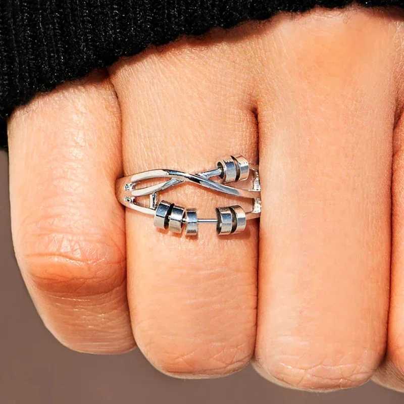 Huitan Glossy Cross Design Ring for Women Personal Pealing Exquisite Finger Collections Fashion and Exquisite Hip Hop Party JewelryXJ250412