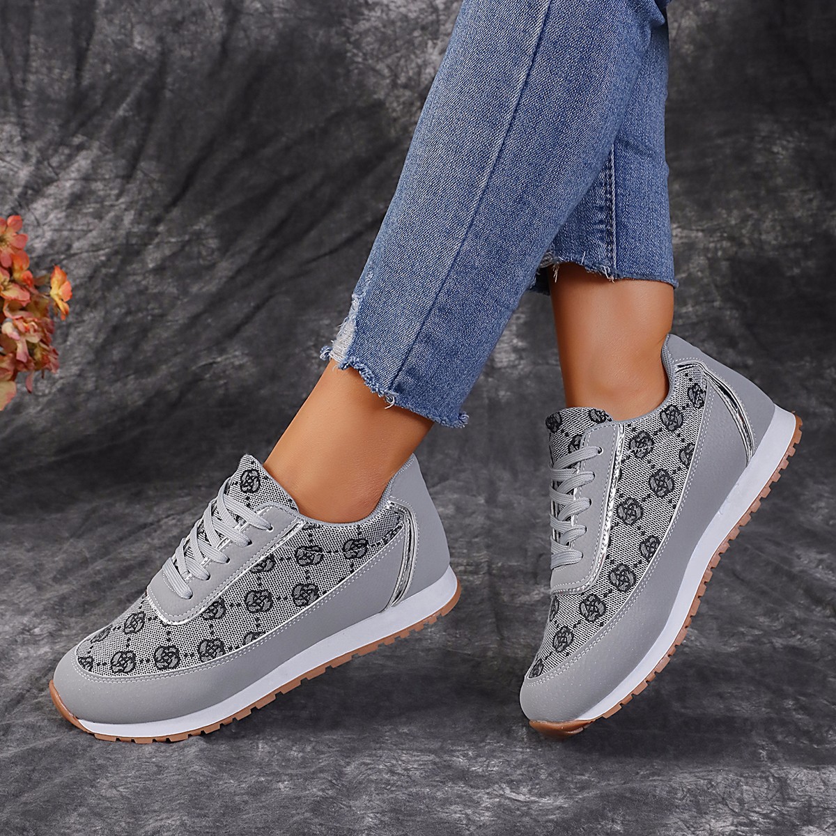 Designer 2025 New Women's Casual Sports Solid Color Single Shoes With Flowers European And American Foreign Trade Large-Size