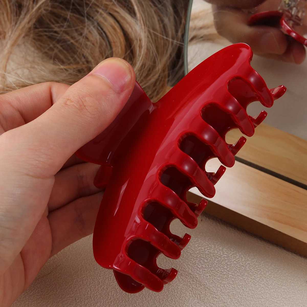 Solid color hair claw clip fashionable womens hair accessories Y2504012