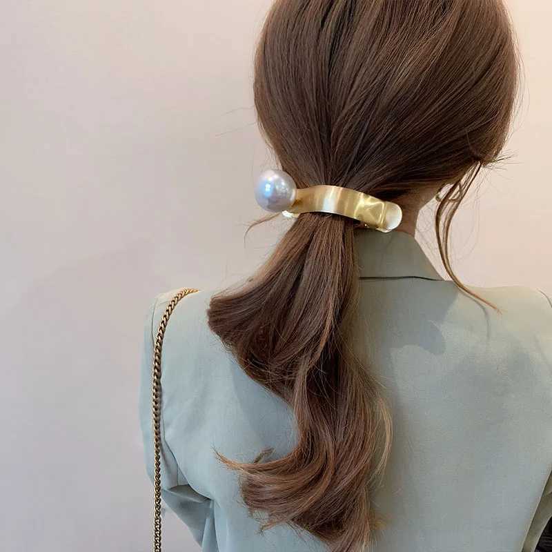 Fashion metal pearl hair clip temperature duckbill handle clip hair clip styling tool female hair clip accessory bucket Y2504012