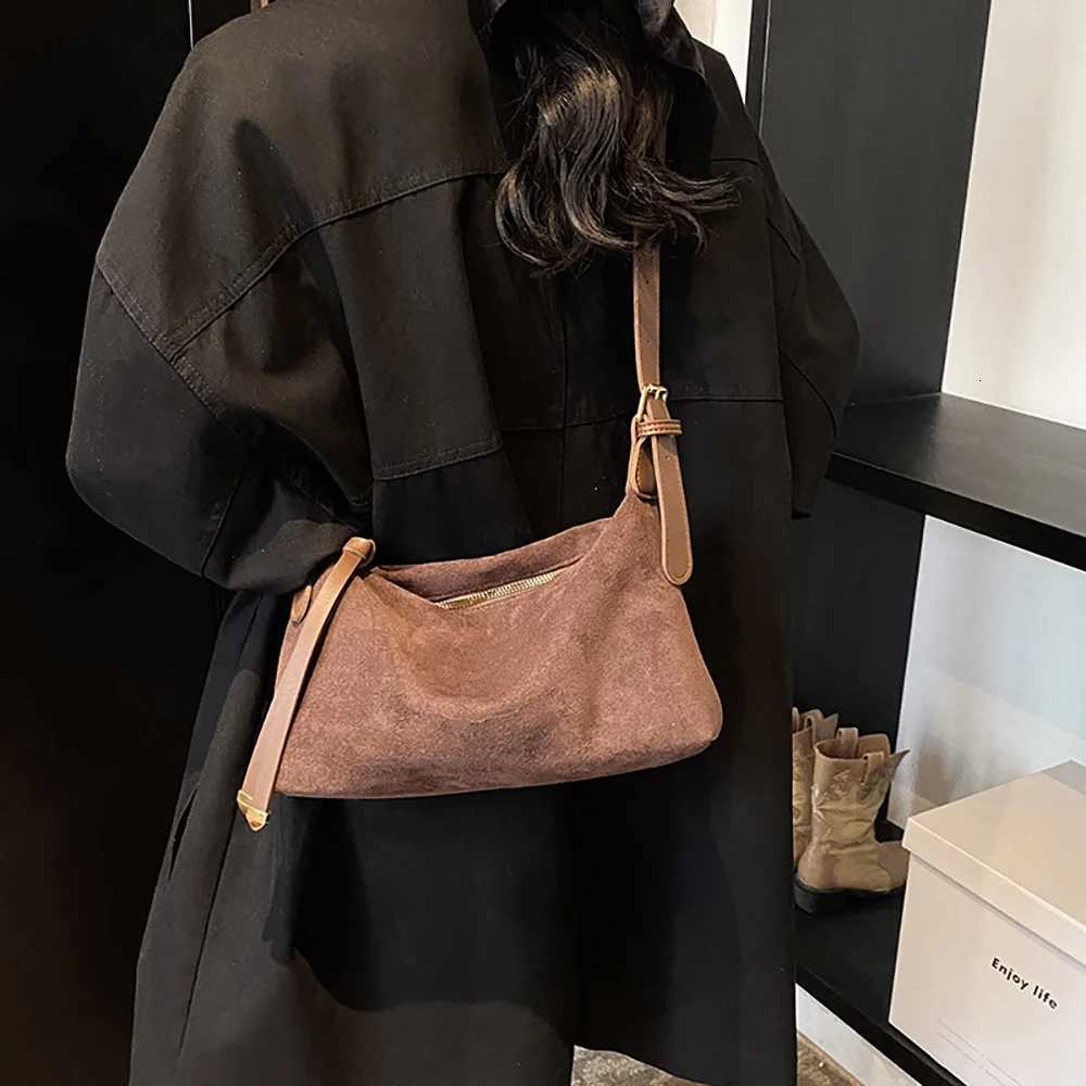 Women Totes Bags Large Capacity Retro Frosted Faux Suede Outdoor Casual Single Shoulder Bags Commuter Day Pack Crossbody BagT2511112