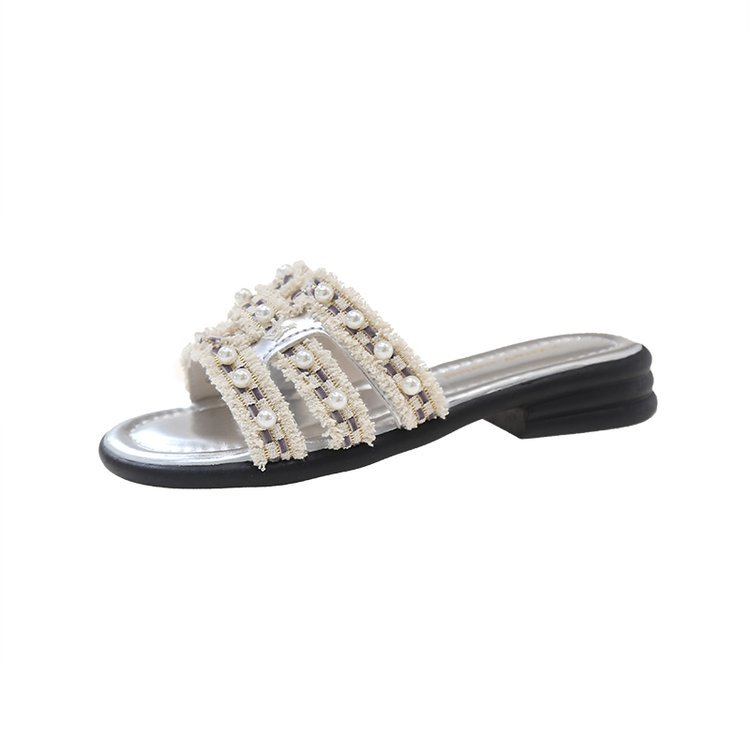 Ladies 2025 summer slippers outside wearing new summer female shoes fairy everything look flat beach flip-flops
