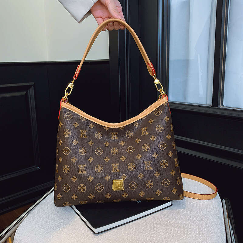 High-end Fashion Versatile Chic Niche Tote for Women 2025 New Simple Casual Commuter Shoulder Crossbody Bag