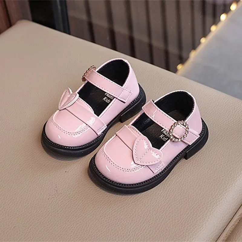 Crystal Girls Flats Shoes Kids Leather Shoes Baby Shoes Non slip Casual Childrens Shoes Single Shoes Baby First Step Walker 250411