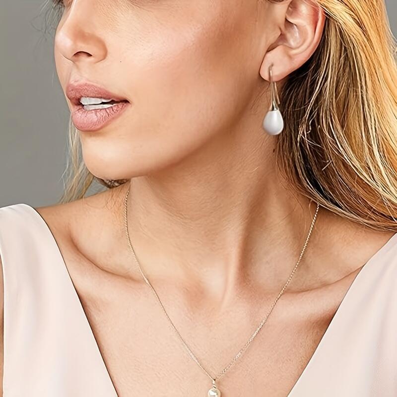 Elegant Gold-Tone Teardrop Earrings - 4g Ultra-Light, Must-Have Accessory for Every Outfit