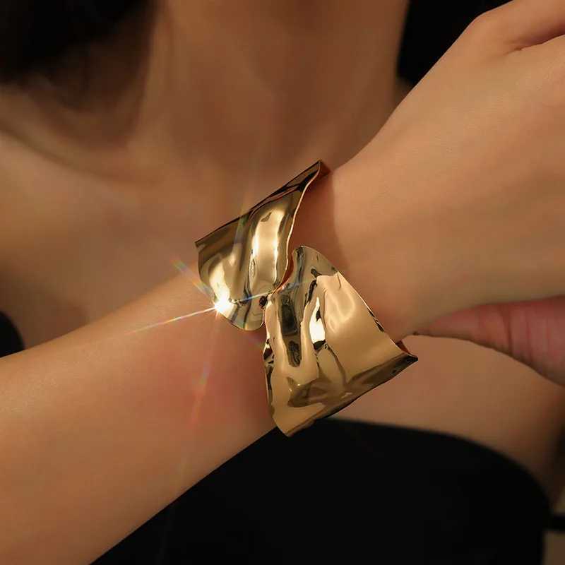 New Geometric Metal Wide Cuff Open Bangle Jewelry Accessories Fashion Personalized Design Metal Glossy Bracelets for WomenC250411