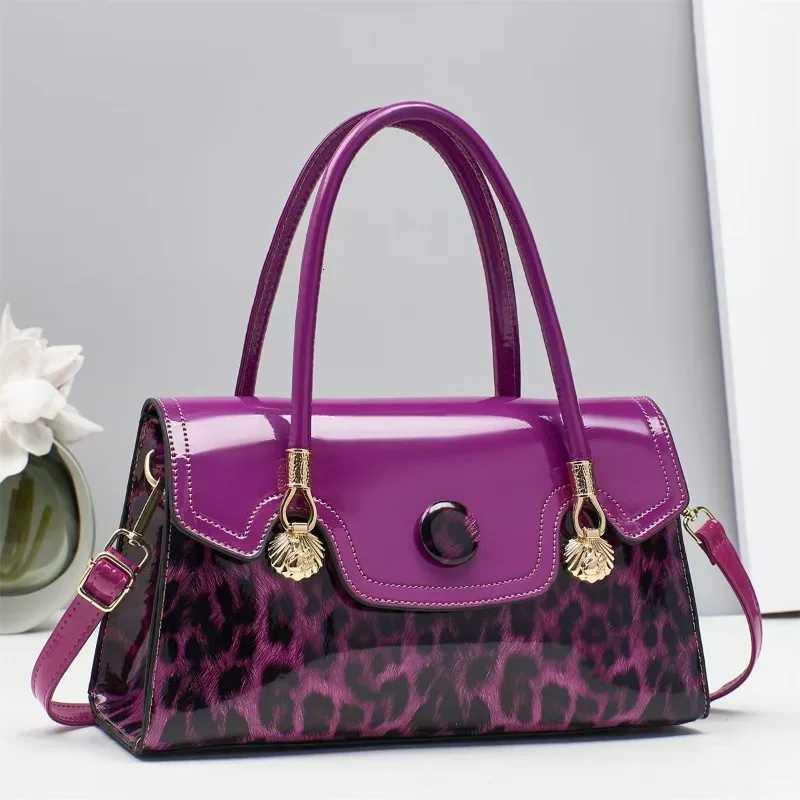 Hot Selling New Single Shoulder Crossbody Bag Trendy and Versatile Leopard Print Middle-aged Mother Bag Womens Simple HandbagT2511112