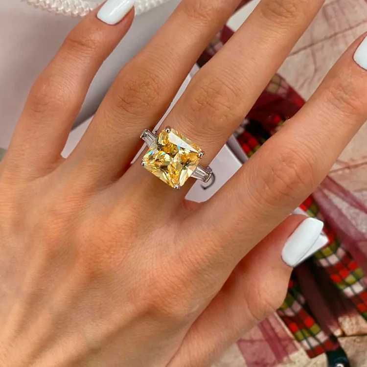 Exquisite Big Bling Yellow Zircon Silver Womens Wedding Engagement Fashion Jewelry New Year 2024 Ring Womens Diamond RingXJ250412