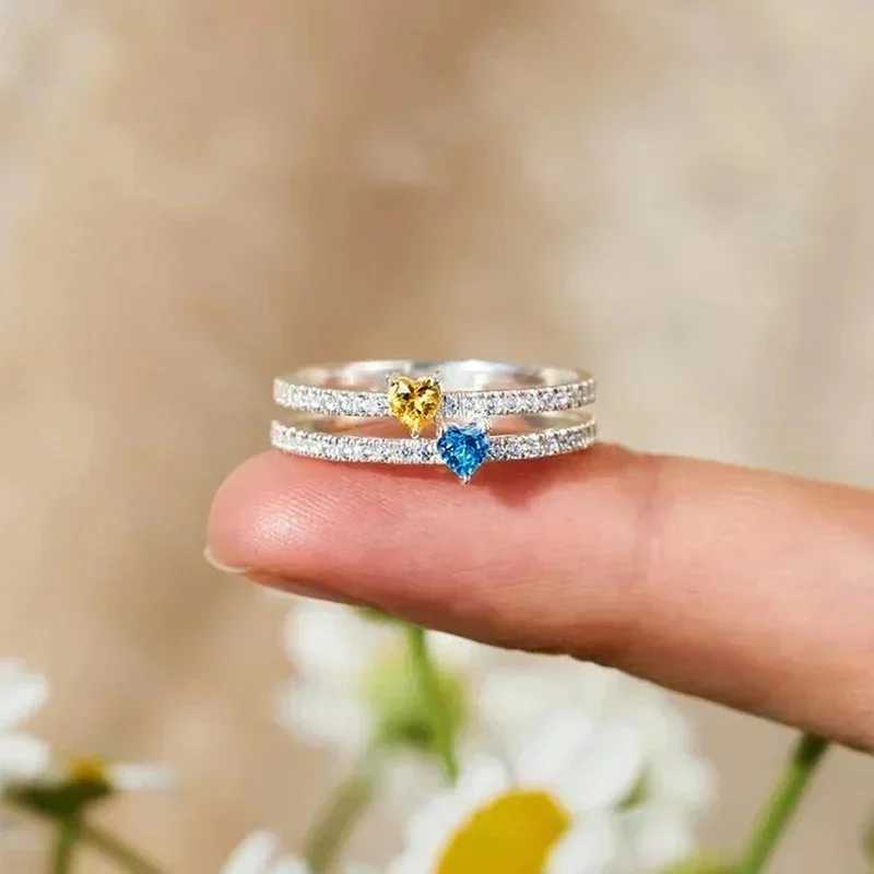 2025 Exquisite Yellow/Blue Heart CZ Wedding Ring New Trent College Dazzling Womens Fashion JewelryXJ250412