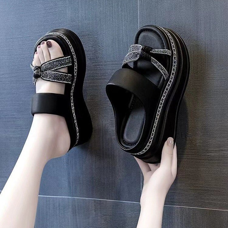 Thick soled inner raised women's 2025 summer new style for external wear, fashionable internet red pine cake slope heel sandals