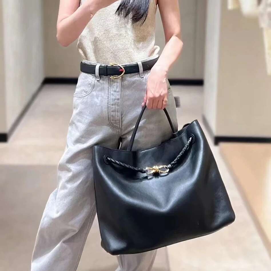 Designer Bag Genuine Leather Tote Bag 2025 New Niche Design Neutral Minimalist Style Cowhide High-End Large Capacity Single-Shoulder Handbag