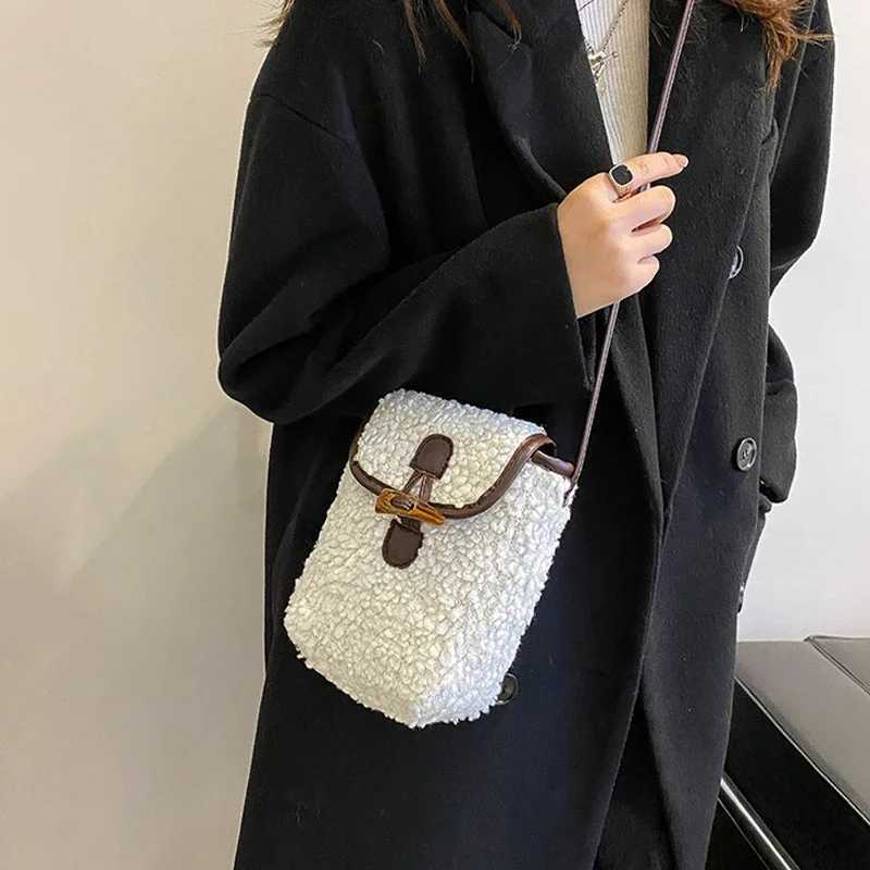 Winter Wool Plush Women Wallet Crossbody Bag Student Kids Funny Mini Messenger Bag Fashion Lady Sweet Mobile Phone Case PouchT2511112