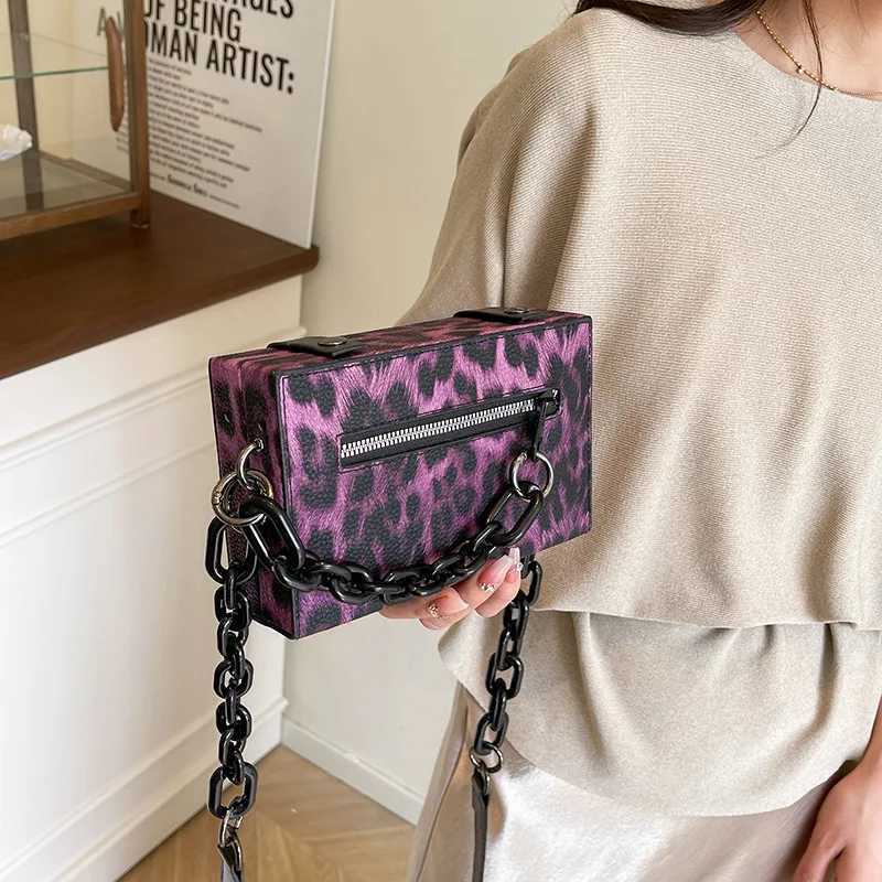 New 2025 Korean Chain Shoulder Bag for Women Minimalist Shoulder Crossbody Purse Fashionable Handbag GiftW251112