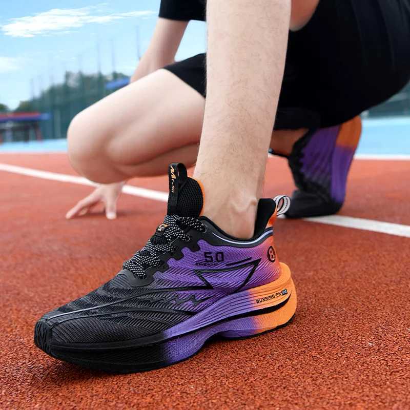 New Mens Carbon Plate Running Shoes Soft Cushion Shock Absorbing Sports Shoes Unisex Sneakers Light Anti-Slip Training Shoes Z250411