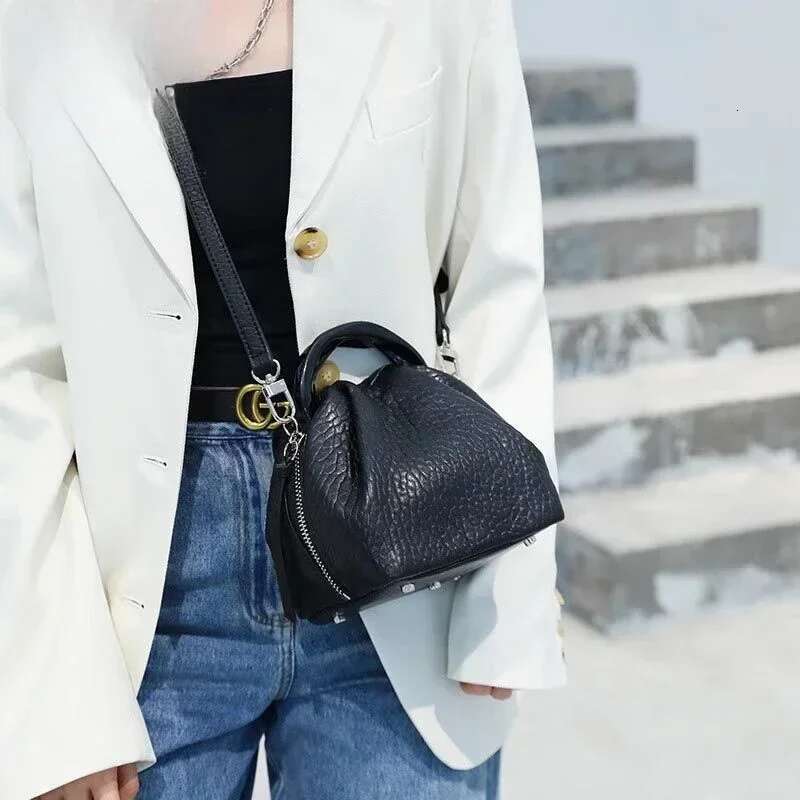 Bubble Sheepskin High-Grade New Niche Design Cloud Bucket Leather Crossbody Bag Handbag