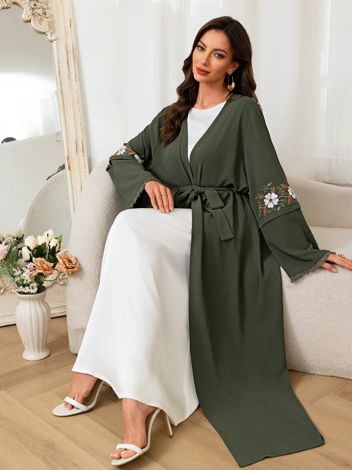 Fashionable green Muslim Abaya floral sleeve ed belt worn daily during Ramadan and Saudi Arabias festivals in the Middle East 250411
