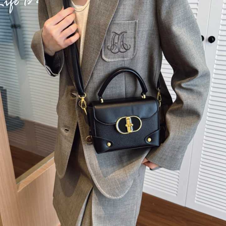 Elegant Leather Shoulder Bag for Ladies By Luxury Brand Famous Designer Popular Classic Womens Handbag TrendW251111