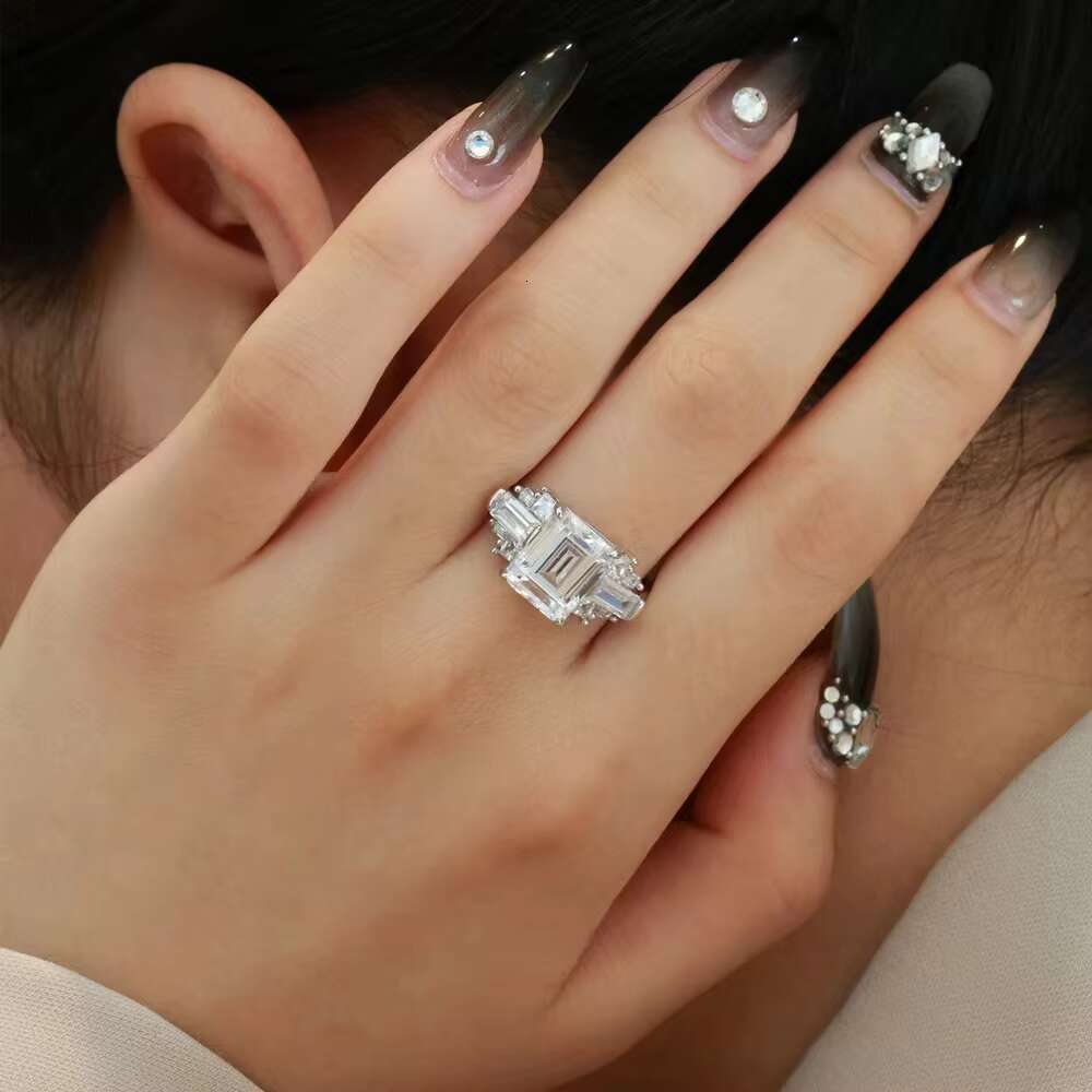 Wholesale 4ct Moissanite 8*10mm Emerald Cut 925 Sterling Silver Womens Wedding Rings for Parties and Engagements