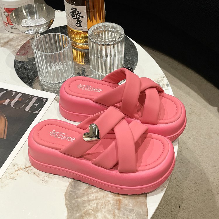 Ladies 2025 summer new net red super fire slippers wear soft soles thick soles to increase the beach one word sandals tide shoes