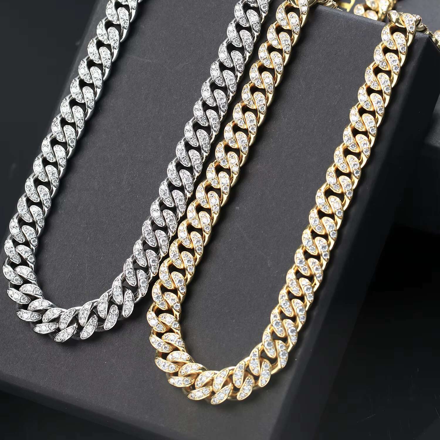 Handmade Insert Single Row 10mm Wide Real S925 Cuban Chain With VVS Moissanite