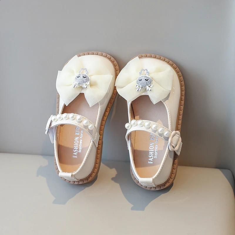 Girls shoes 2-12 years old beige cartoon bow pearl girl baby Mary simple shoes black soft sole anti slip childrens baby sandals 250411