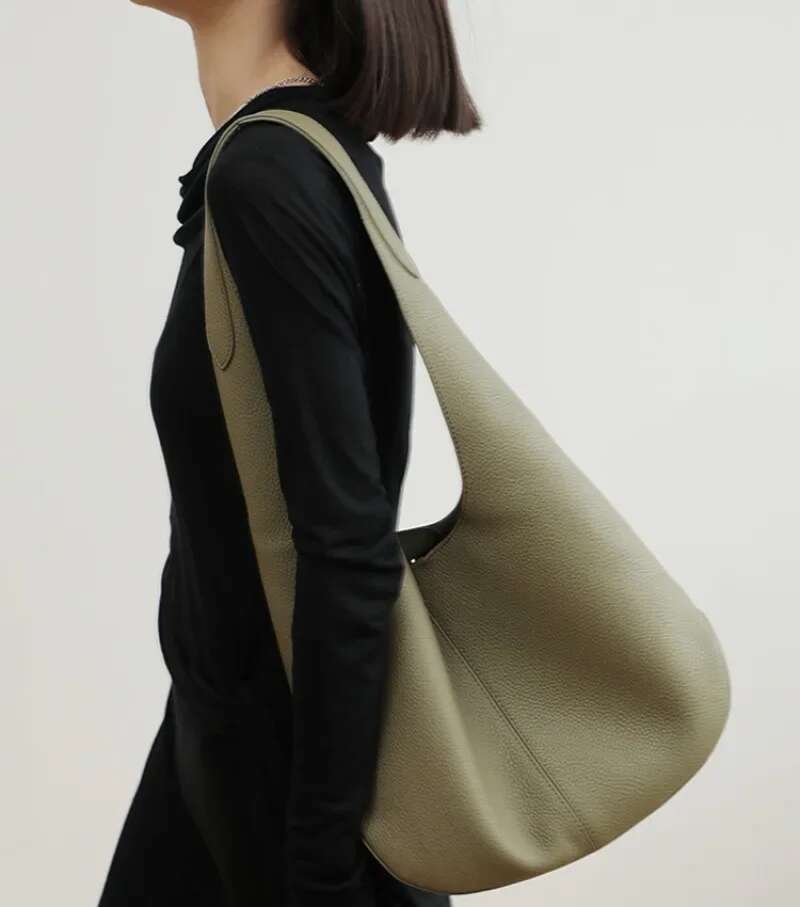 Fashion Popular Cool Totes For Women High-Capacity Cowhide Shoulder 2025 Chic Designed Genuine Leather Underarm Bag