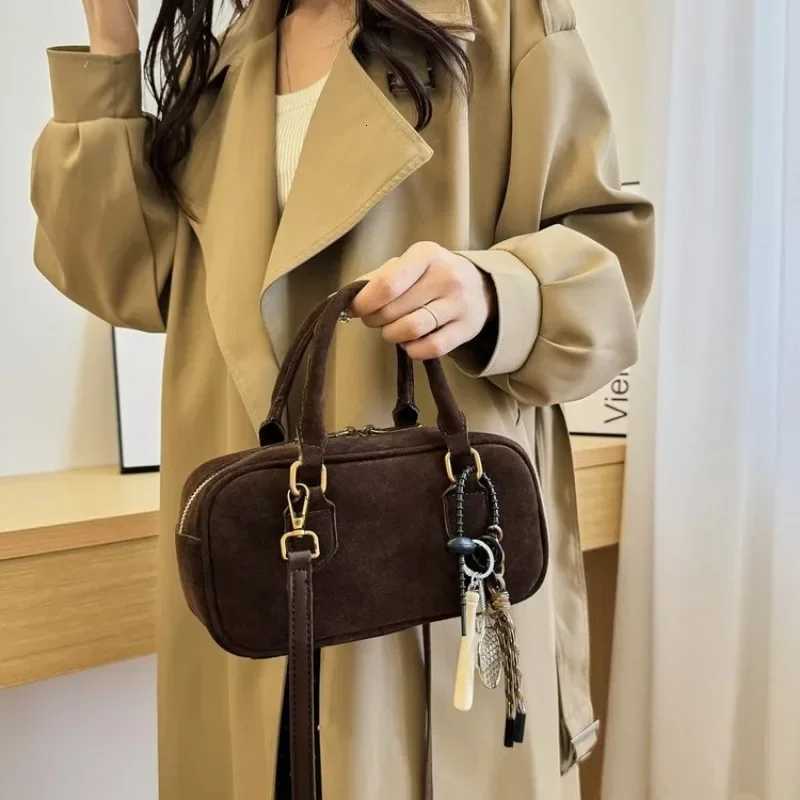 2025 High Quality Versatile Fashion Crossbody Bag Soft Simple Commuter Handbag Velvet Solid Color Satchels Zipper Shoulder BagT2511112