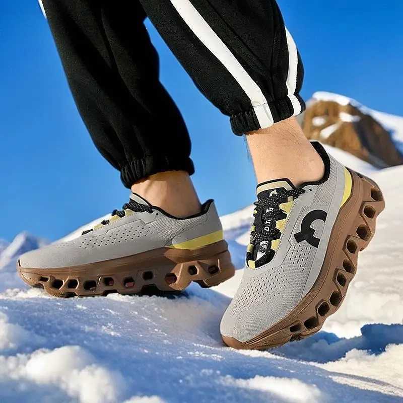 New outdoor sports shoes for men and wen casual fashion Breathable running shoes Breathable couple shoes Z250411