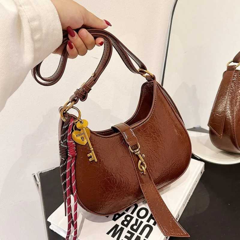 Ladies Hand Bags Made Of Fine Leather Featuring Classic Paris Style And Casual Vintage Tidy LookW251111