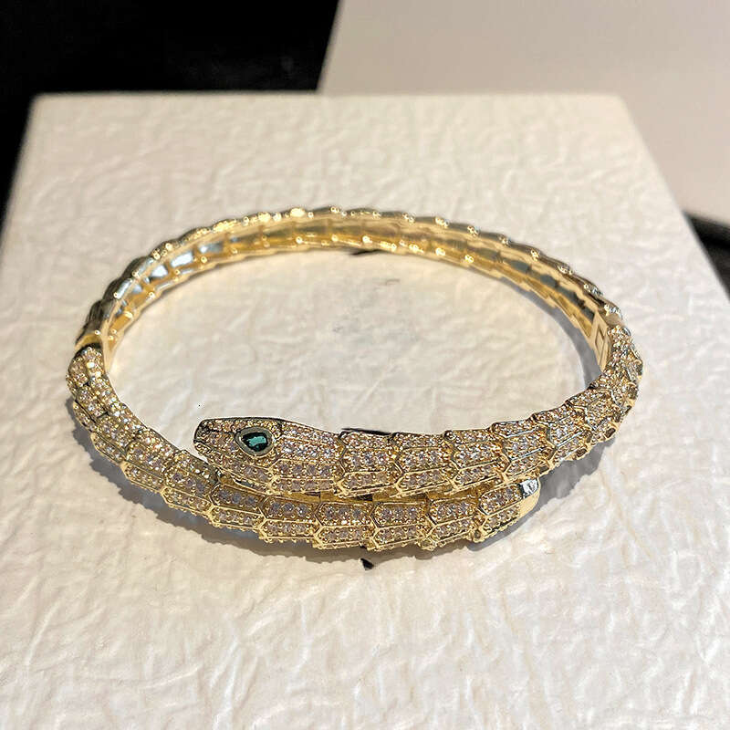 Designer Bracelet Luxury bangle Imitation Scale Shape Personality Green Eye Snake Bracelets Retro Fashion Cross Border Punk Jewelry