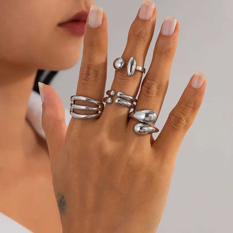 4pcs Creative Geometry Embraces Her Ring Set for Women Elegant Water Drop Gold Adjustable Ring Party JewelryXJ250412