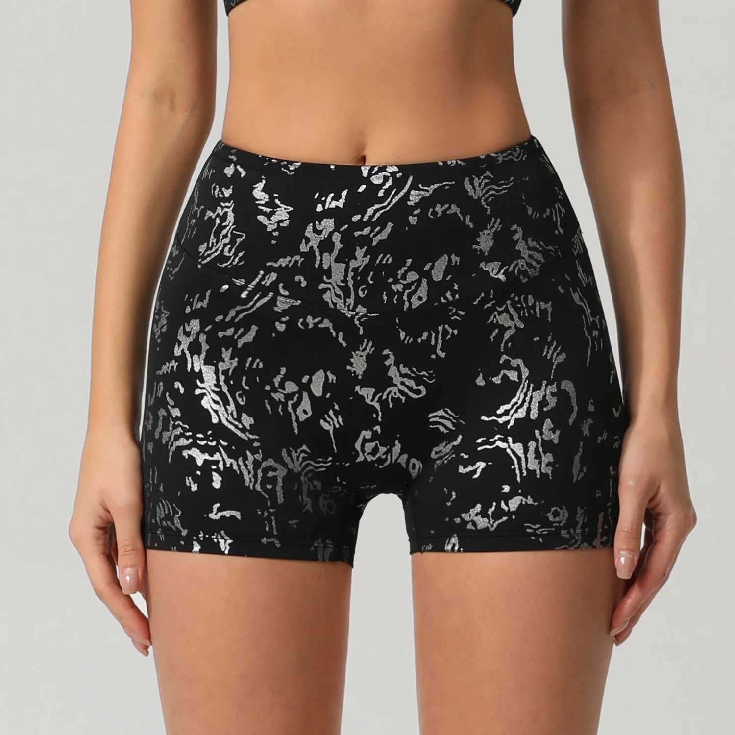 Silver foil hip lifting yoga shorts seamless high elasticity gym legs womens running exercise quick drying sportswear yoga shorts Y250412