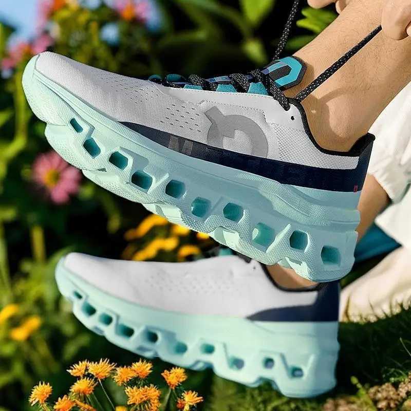 New outdoor sports shoes for men and wen casual fashion Breathable running shoes Breathable couple shoes Z250411