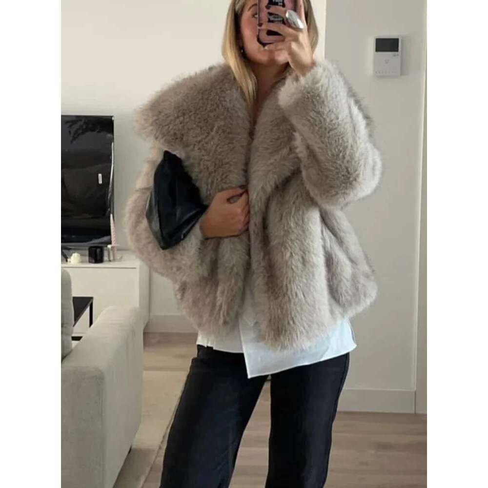 Designer Clothes TRAF 2024 Woman Autumn Winter Faux Fur Coat Plush Fluffy Women's Jacket New In Outerwears White Red Gray Black Wool Blends Coats
