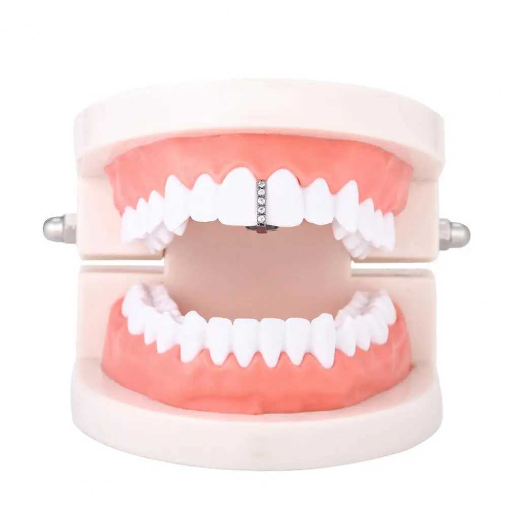 Grilz Tooth Bracket Heart shaped Cubic Zirconia Mens Hip Hop Vertical Rod Bracket W250412