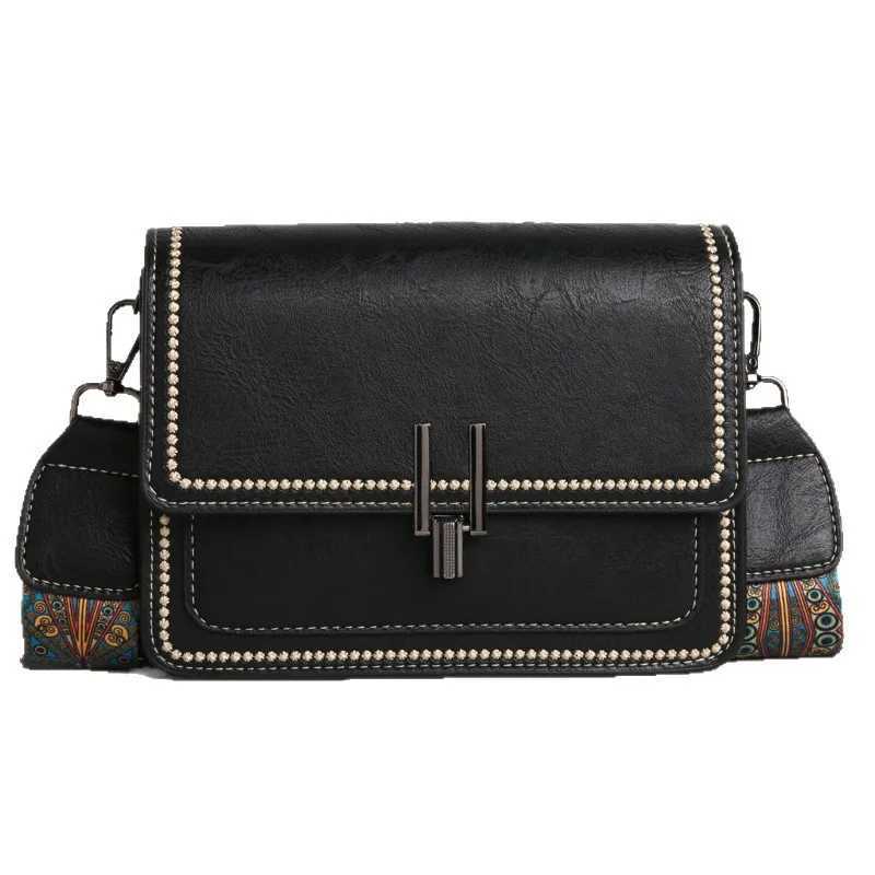 Popular wide shoulder bag new womens bag retro single shoulder crossbody bag small square bagT2511112