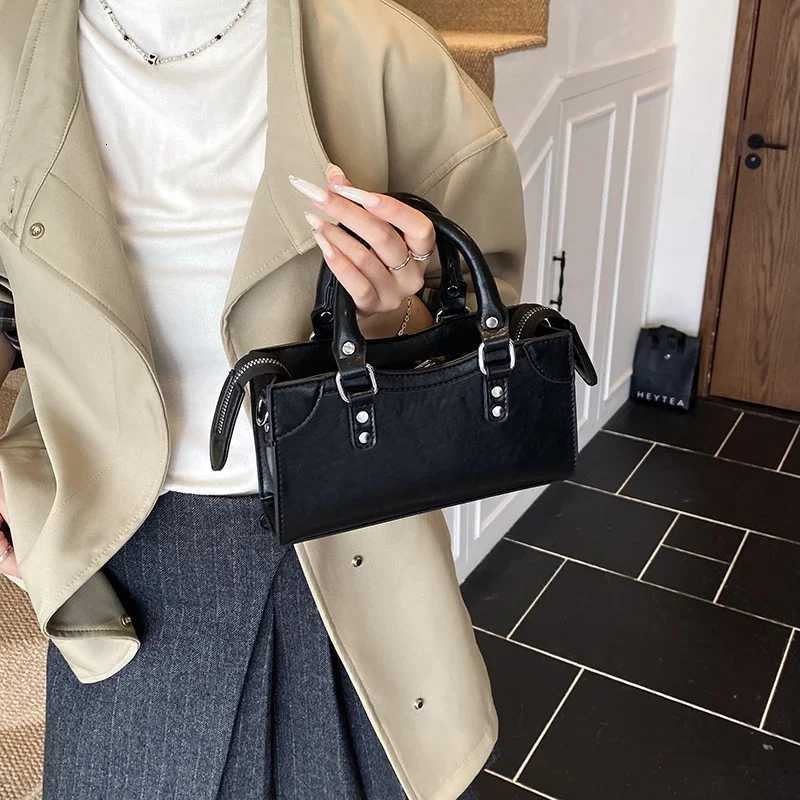 High End Women Tote Bag Classic Leather Handbags Elegant Crossbody Bag For Fashionable LadiesW251111