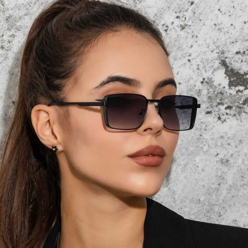 New Vintage Women Square Metal Sunglasses Mens Small Frame Driving Sun Glasses Outdoor UV Protection Eyewear UV400 Gafas De SolC250411