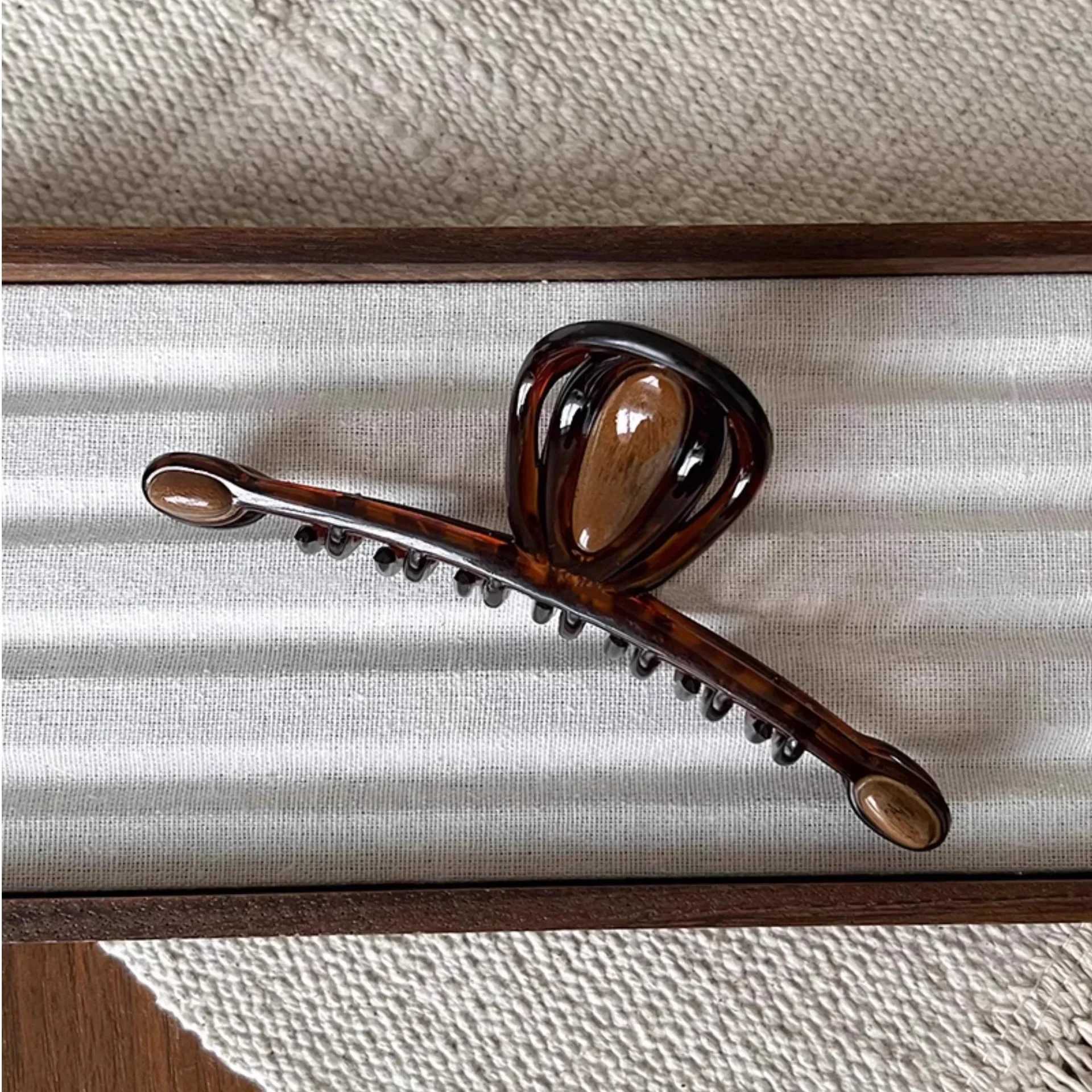 New retro womens hair clip acrylic shark clip Chinese style hair accessories fashionable girls headwear womens hair clip Y2504012