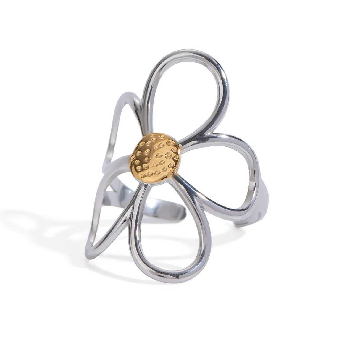 Stainless steel hollow flower retro creative lamp luxury open ring 18K PVD galvanized rust proof fashionable jewelryXJ250412