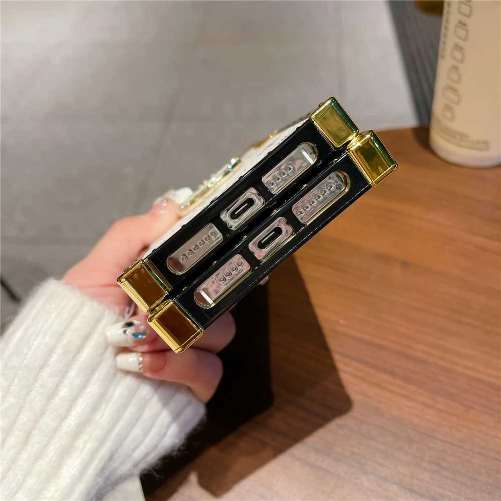 Luxury Flower Vintage Pattern Cover Soft Leather Case for Galaxy S25 tra Edge S24 tra S23 S22 Plus S20 S21 Note 20 Y251112