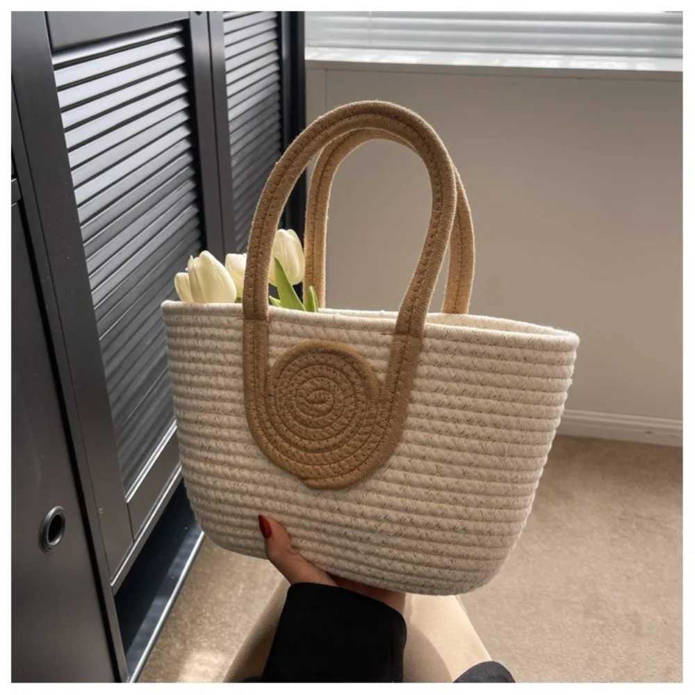 Womens Handbag 2024 New Retro Handheld Bucket Bag with Ins Str Bag and Large Capacity Cross Body BagXJ250412