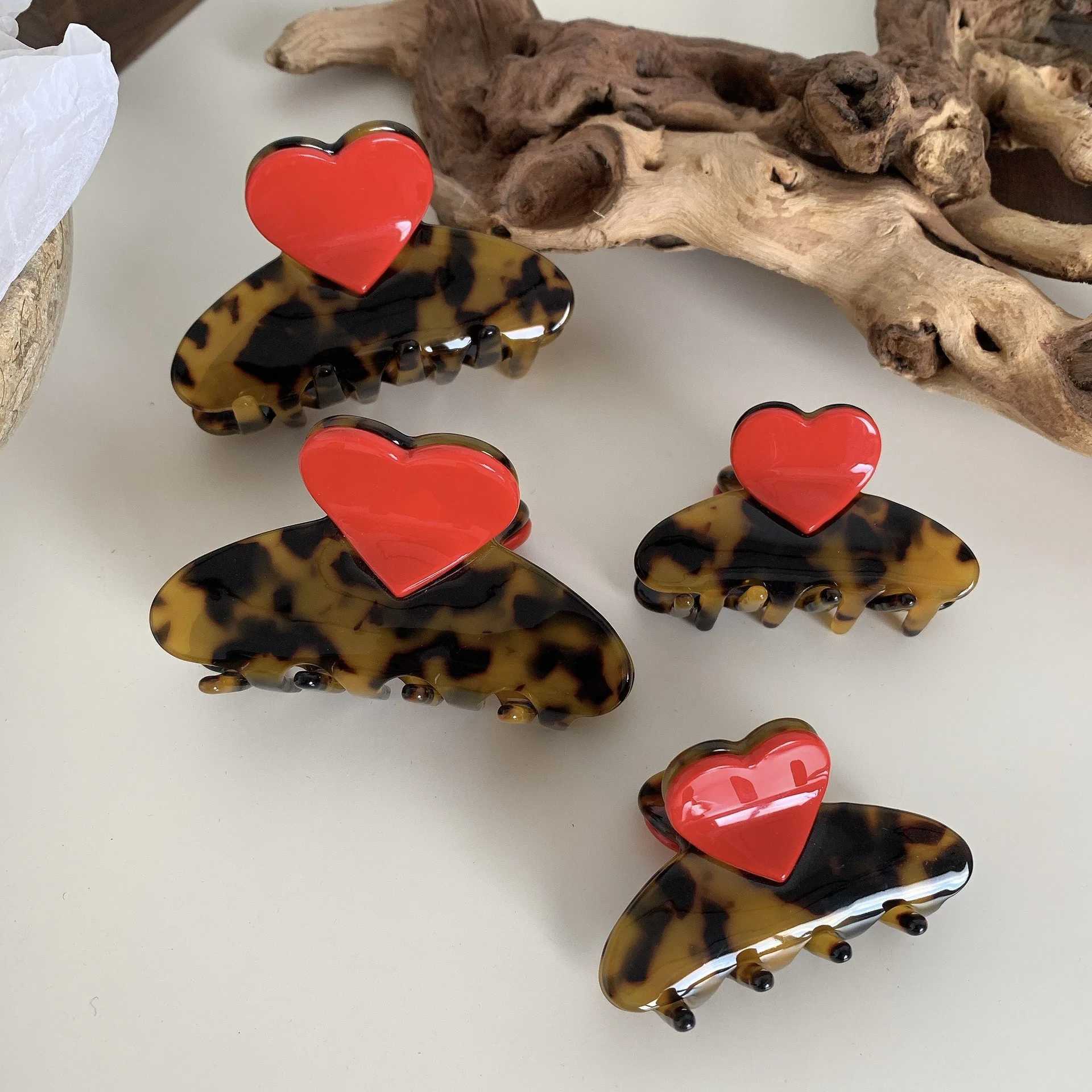 Retro acetate heart-shaped clip female claw clip geometric crab clip female hair clip female hair clip Y2504012